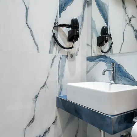 Vicky * パラリア・ディオニショウ