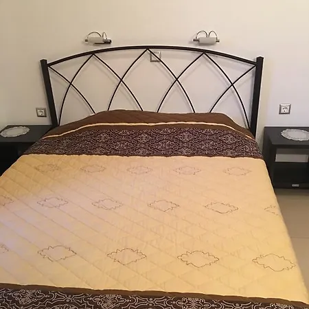 Vicky アパート パラリア・ディオニショウ